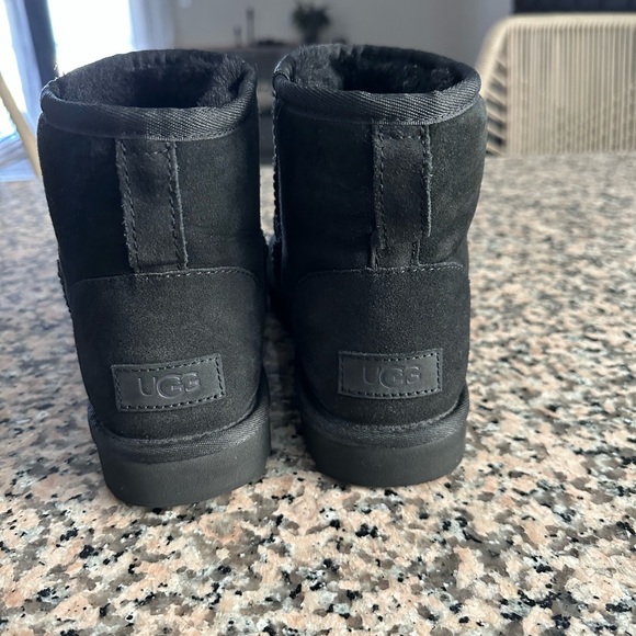 Classic Black Uggs - Picture 4 of 7